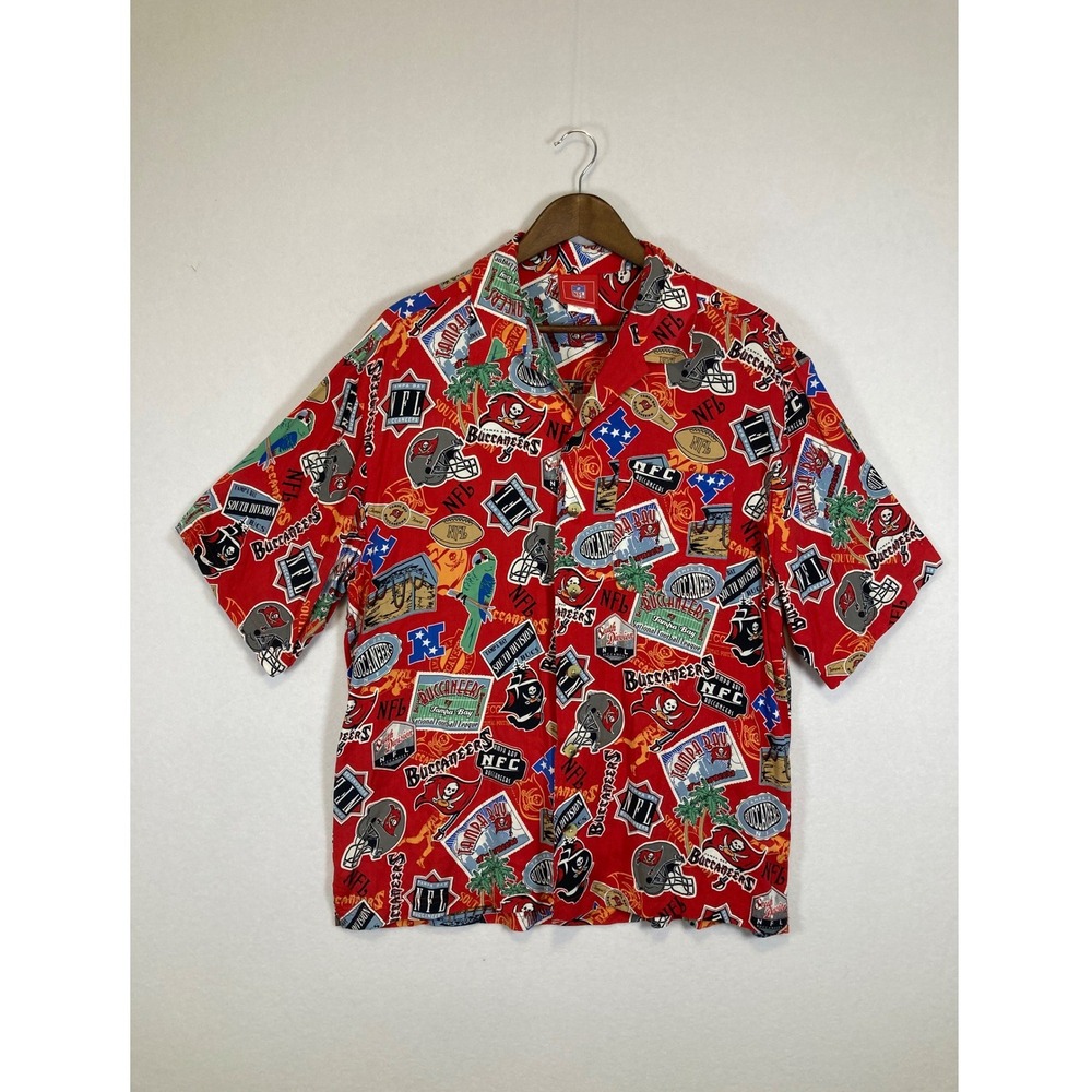 NFL Tampa Bay Buccaneers Shirt Mens Large Red All Over Print Rayon Button‎ Down
